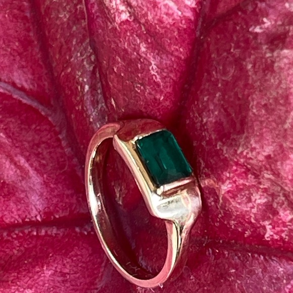 Used emeral ring - Picture 5 of 13
